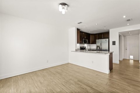 Dúplex en venta en Orlando, Florida, 3 dormitorios, 150.87 m2 № 2298436 - foto 12