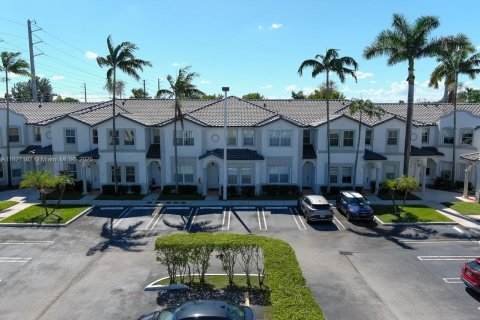 Condominio en venta en Doral, Florida, 4 dormitorios, 146.79 m2 № 1975269 - foto 2