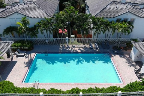 Condominio en venta en Doral, Florida, 4 dormitorios, 146.79 m2 № 1975269 - foto 10