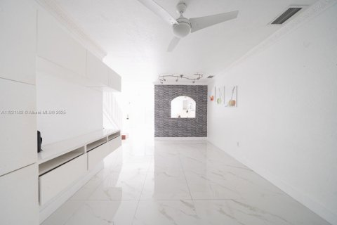 Condominio en venta en Doral, Florida, 4 dormitorios, 146.79 m2 № 1975269 - foto 3