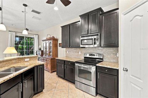 Townhouse in Tampa, Florida 3 bedrooms, 164.99 sq.m. № 2420632 - photo 7
