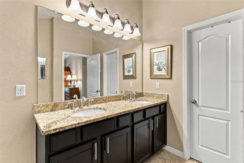 Townhouse in Tampa, Florida 3 bedrooms, 164.99 sq.m. № 2420632 - photo 19