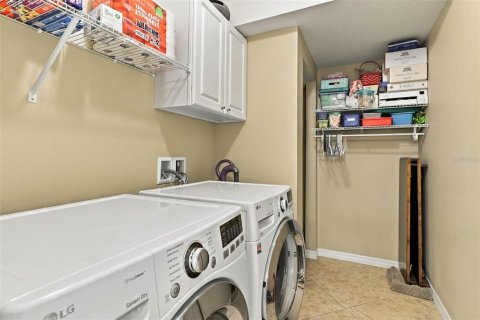 Townhouse in Tampa, Florida 3 bedrooms, 164.99 sq.m. № 2420632 - photo 13