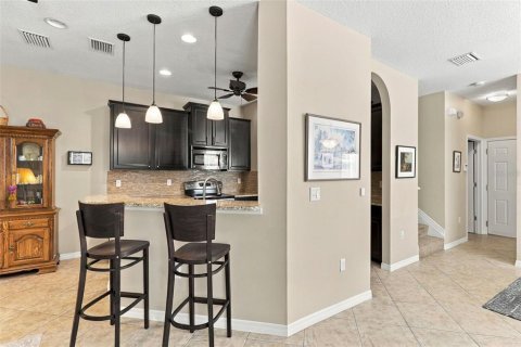 Townhouse in Tampa, Florida 3 bedrooms, 164.99 sq.m. № 2420632 - photo 11