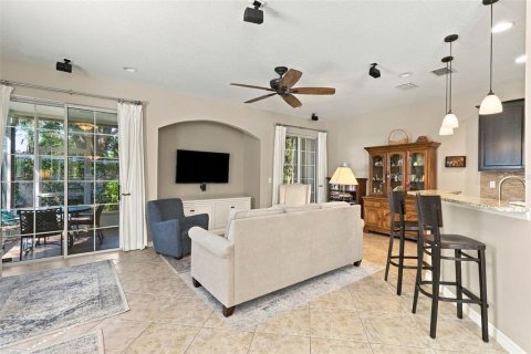 Townhouse in Tampa, Florida 3 bedrooms, 164.99 sq.m. № 2420632 - photo 5