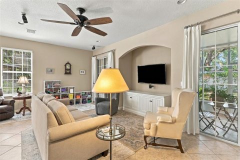 Townhouse in Tampa, Florida 3 bedrooms, 164.99 sq.m. № 2420632 - photo 10