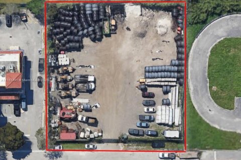 Commercial property in Kendall, Florida № 1867497 - photo 9