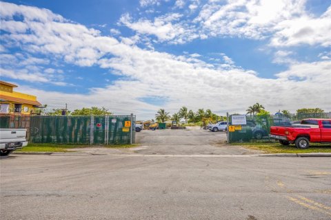 Commercial property in Kendall, Florida № 1867497 - photo 3