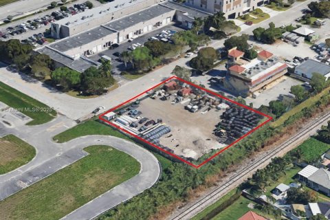 Commercial property in Kendall, Florida № 1867497 - photo 1