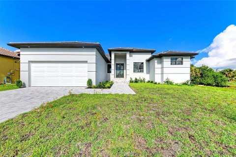 Casa en venta en Punta Gorda, Florida, 3 dormitorios, 242.1 m2 № 1858434 - foto 1
