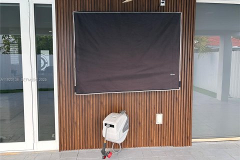 Casa en venta en Hialeah, Florida, 3 dormitorios, 164.34 m2 № 1982276 - foto 18