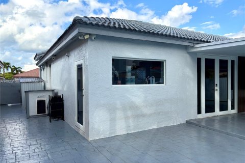 Casa en venta en Hialeah, Florida, 3 dormitorios, 164.34 m2 № 1982276 - foto 20