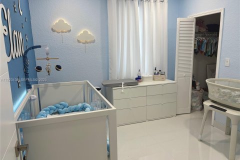 Casa en venta en Hialeah, Florida, 3 dormitorios, 164.34 m2 № 1982276 - foto 11