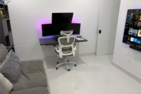 Casa en venta en Hialeah, Florida, 3 dormitorios, 164.34 m2 № 1982276 - foto 10