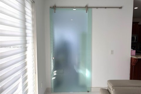 Casa en venta en Hialeah, Florida, 3 dormitorios, 164.34 m2 № 1982276 - foto 25