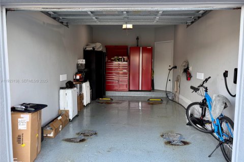 Casa en venta en Hialeah, Florida, 3 dormitorios, 164.34 m2 № 1982276 - foto 24