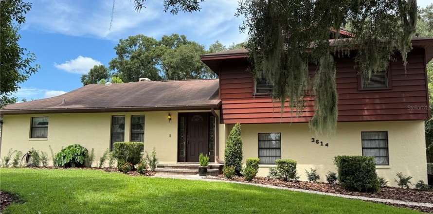 House in Lakeland, Florida 3 bedrooms, 170.2 sq.m. № 1901840