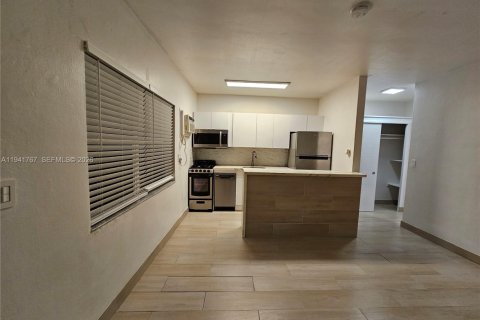 Apartamento en alquiler en Hollywood, Florida, 1 dormitorio, 55.74 m2 № 1998956 - foto 3