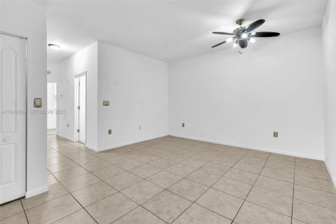 Townhouse in Miami Gardens, Florida 3 bedrooms, 128.02 sq.m. № 1990480 - photo 20