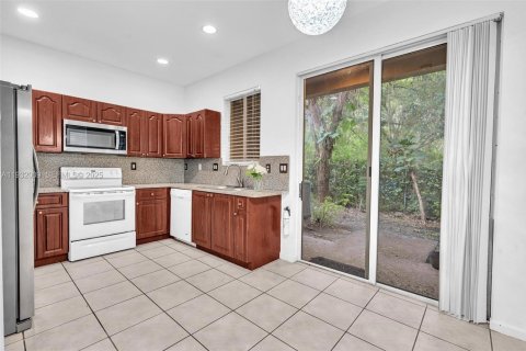 Townhouse in Miami Gardens, Florida 3 bedrooms, 128.02 sq.m. № 1990480 - photo 21