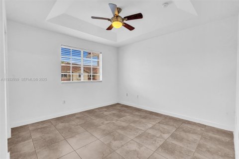 Townhouse in Miami Gardens, Florida 3 bedrooms, 128.02 sq.m. № 1990480 - photo 13