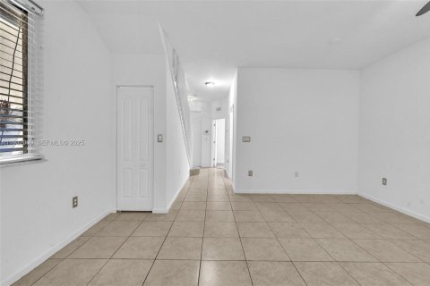 Townhouse in Miami Gardens, Florida 3 bedrooms, 128.02 sq.m. № 1990480 - photo 19