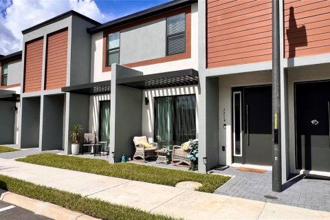 Adosado en venta en Kissimmee, Florida, 3 dormitorios, 126.44 m2 № 1902659 - foto 1
