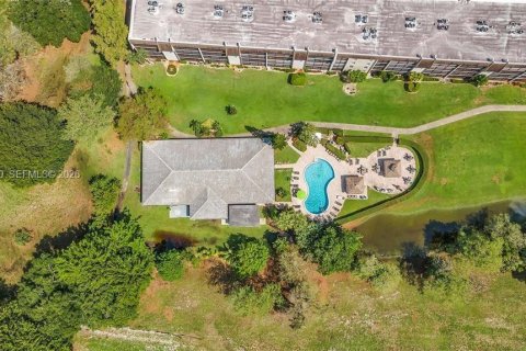 Condo in Lauderhill, Florida, 2 bedrooms  № 2056950 - photo 9