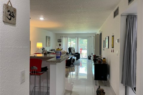 Condo in Lauderhill, Florida, 2 bedrooms  № 2056950 - photo 11