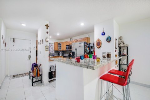 Condo in Lauderhill, Florida, 2 bedrooms  № 2056950 - photo 3