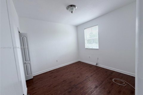 House in Doral, Florida 3 bedrooms, 153.38 sq.m. № 2076574 - photo 19