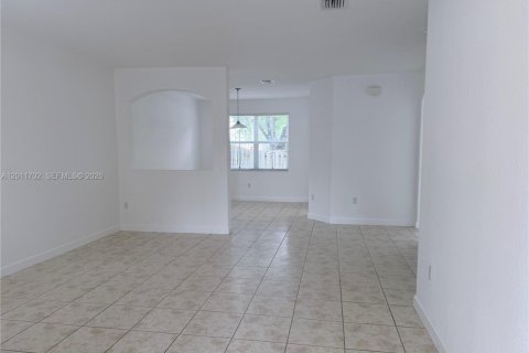 House in Doral, Florida 3 bedrooms, 153.38 sq.m. № 2076574 - photo 3