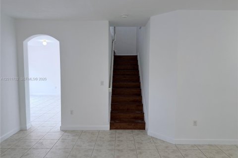 House in Doral, Florida 3 bedrooms, 153.38 sq.m. № 2076574 - photo 12
