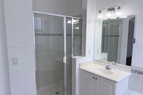 House in Doral, Florida 3 bedrooms, 153.38 sq.m. № 2076574 - photo 15