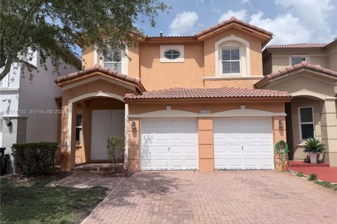 House in Doral, Florida 3 bedrooms, 153.38 sq.m. № 2076574 - photo 2