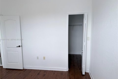House in Doral, Florida 3 bedrooms, 153.38 sq.m. № 2076574 - photo 20