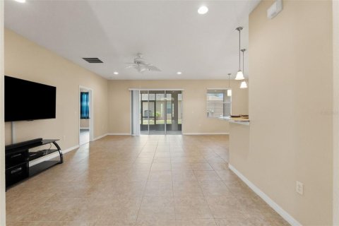 Casa en venta en Spring Hill, Florida, 3 dormitorios, 187.85 m2 № 2206663 - foto 10