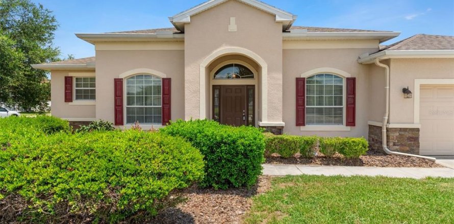 Casa en Spring Hill, Florida 3 dormitorios, 187.85 m2 № 2206663