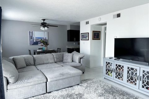 Condo in Saint Petersburg, Florida, 1 bedroom  № 1765759 - photo 4