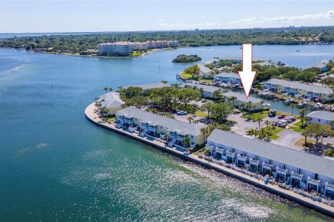 Condo in Saint Petersburg, Florida, 1 bedroom  № 1765759 - photo 1