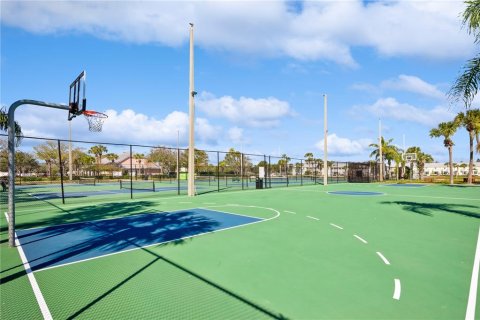 Condo in Saint Petersburg, Florida, 1 bedroom  № 1765759 - photo 25