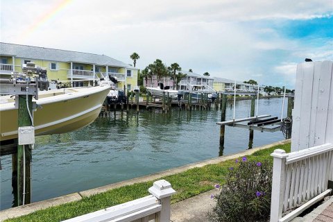 Condo in Saint Petersburg, Florida, 1 bedroom  № 1765759 - photo 14