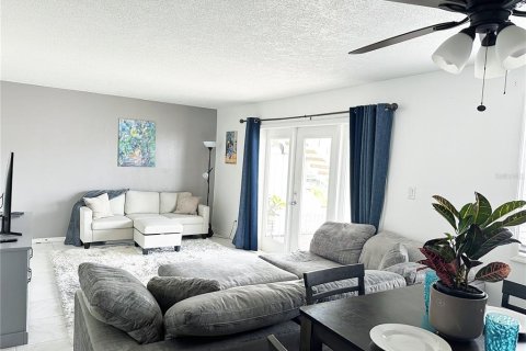 Condo in Saint Petersburg, Florida, 1 bedroom  № 1765759 - photo 5