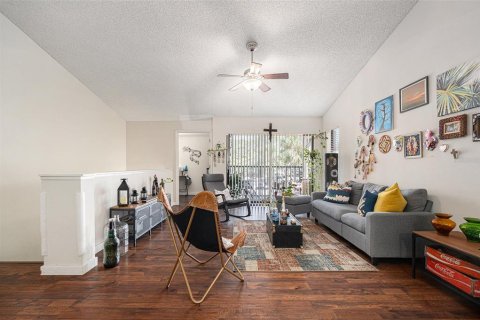 Condo in Tampa, Florida, 2 bedrooms  № 1654626 - photo 11