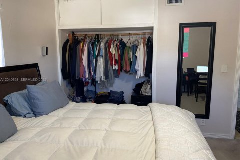 Casa en venta en Miami, Florida, 4 dormitorios, 158.4 m2 № 2087882 - foto 15