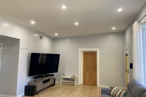 Casa en venta en Miami, Florida, 4 dormitorios, 158.4 m2 № 2087882 - foto 4