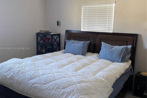 Casa en venta en Miami, Florida, 4 dormitorios, 158.4 m2 № 2087882 - foto 14