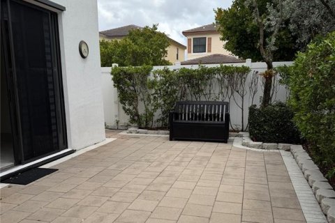 Touwnhouse à louer à Hialeah, Floride: 3 chambres, 158.68 m2 № 2147402 - photo 5