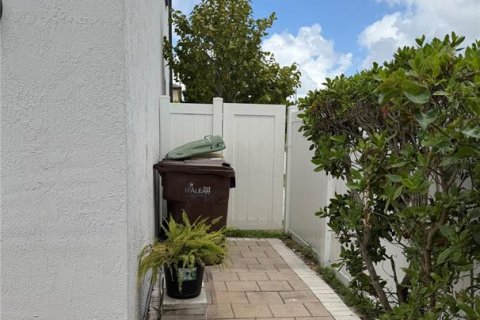 Touwnhouse à louer à Hialeah, Floride: 3 chambres, 158.68 m2 № 2147402 - photo 3