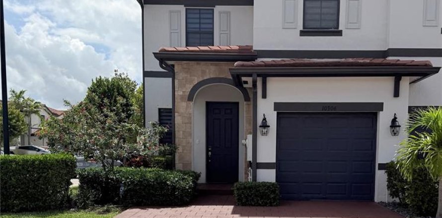 Touwnhouse à Hialeah, Floride 3 chambres, 158.68 m2 № 2147402